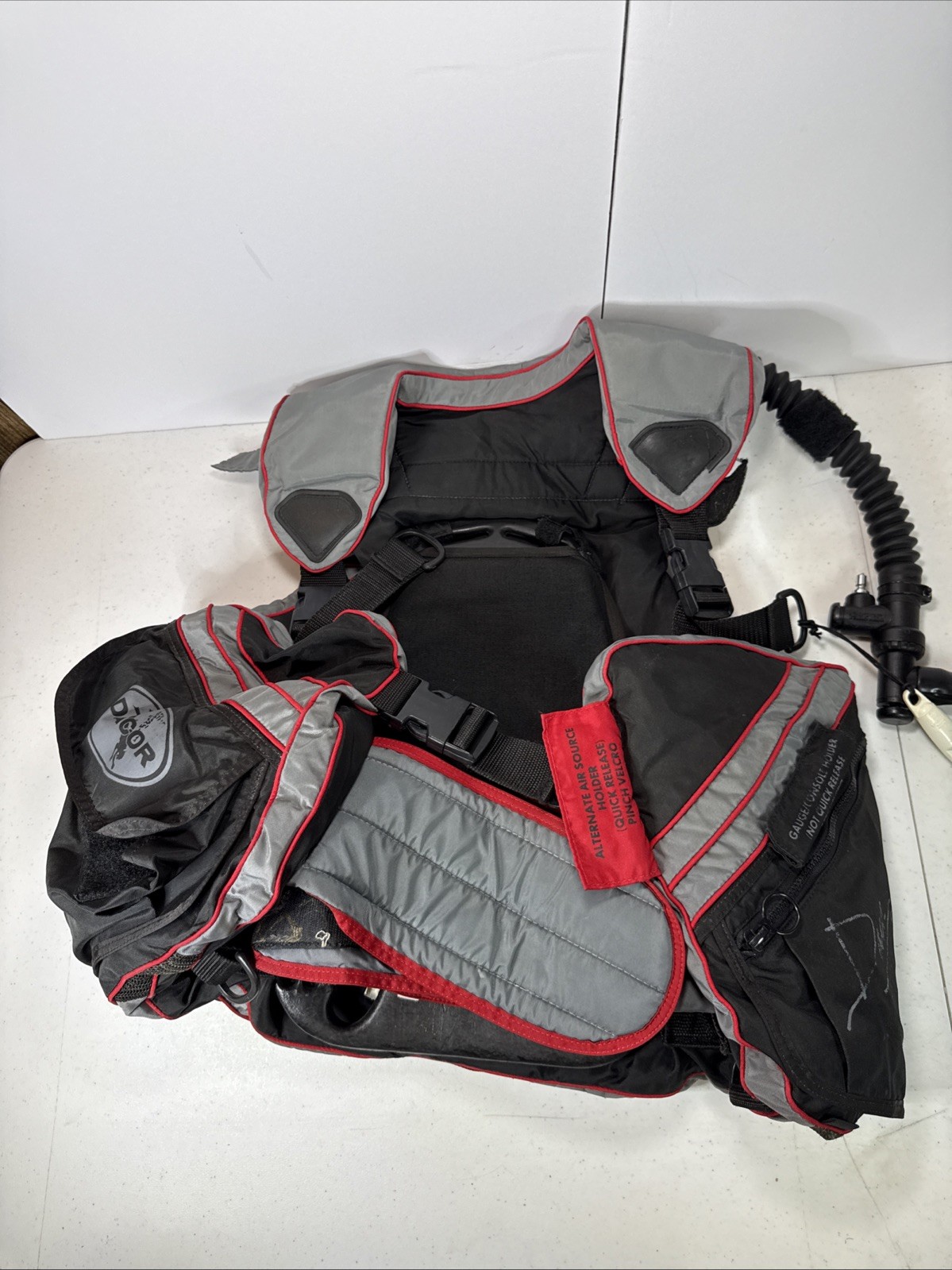 Dacor BCD SCUBA Black/Gray/Red Diving Dive Vest BC Size Medium