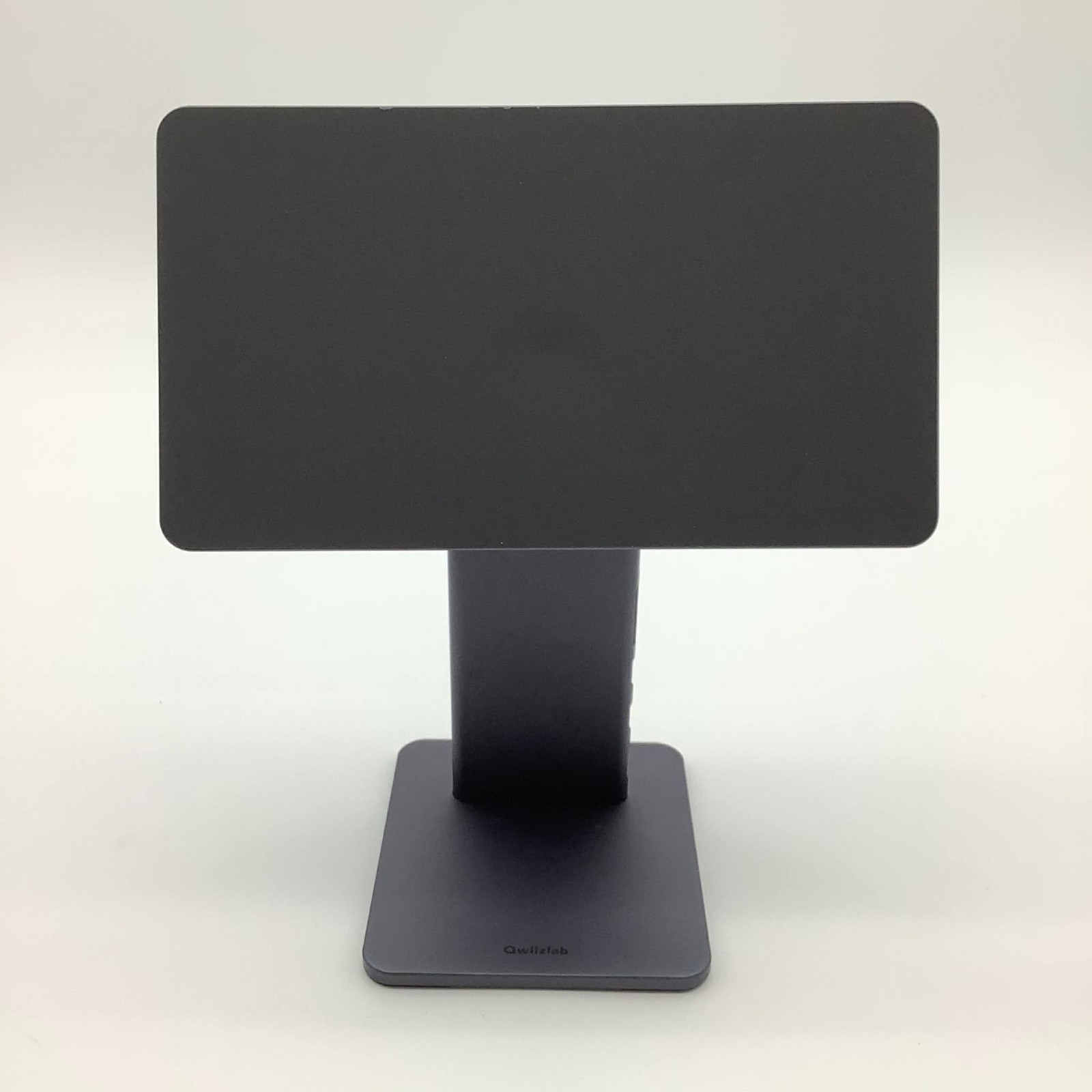 Qwiizlab Magnetic Ipad Stand - US1011