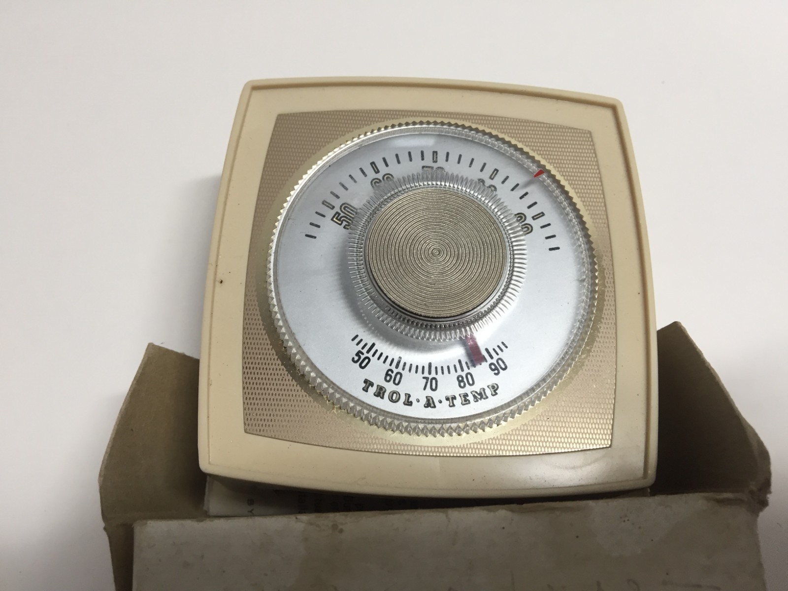 NEW Robertshaw 260 Room Thermostat Heat And Cool 34-424-044