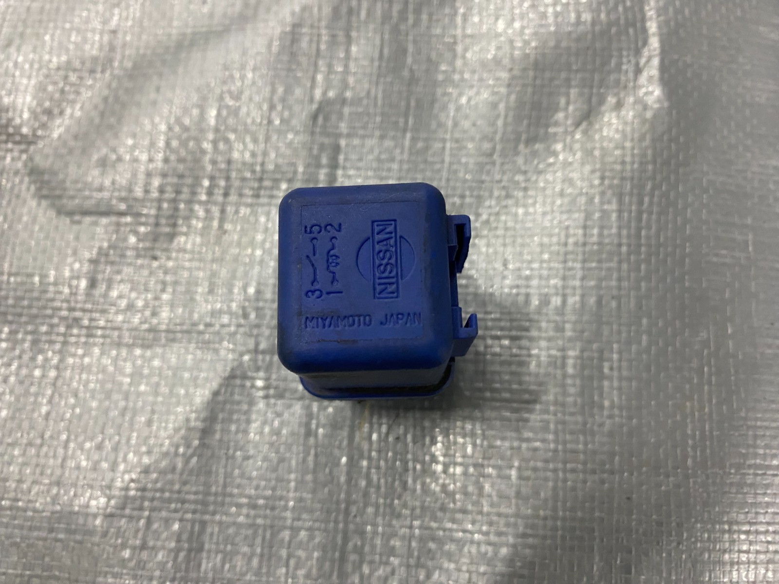 84-96 Nissan 300zx Z31-Z32 factory 4-prong relay BLUE