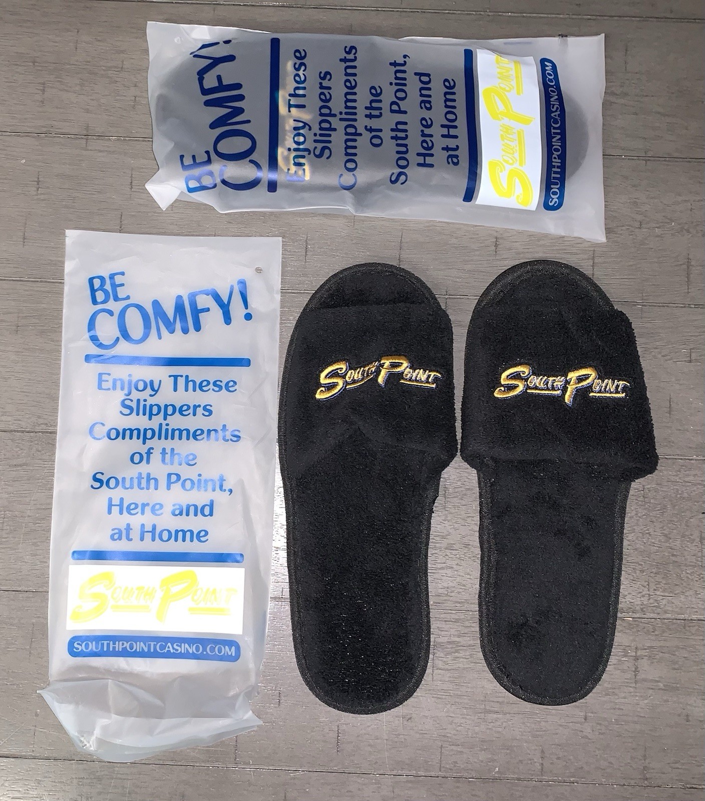 A8 2 PAIR BLACK/GOLD SOUTH POINT HOTEL CASINO COMPLIMENTARY SLIPPERS HOUSE SHOES