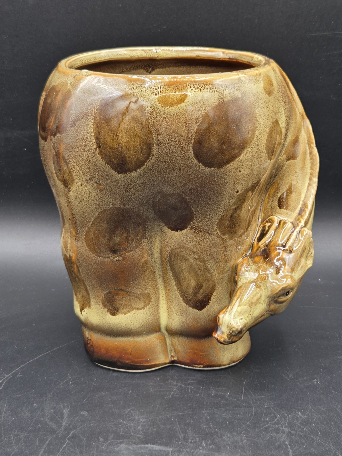 Ceramic Glazed Spotted Giraffe Looking Back Hung Head Planter