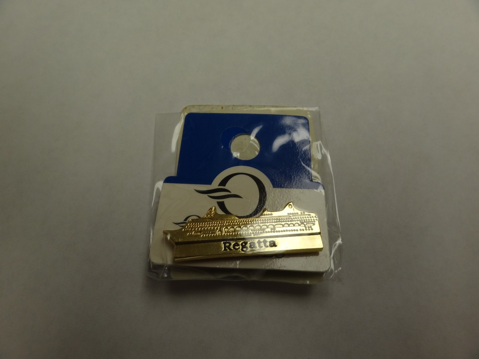 INSIGNIA CREST HAT PIN MINI BADGE REGATTA LINES CRUISE SHIP NORWEGIAN CLUTCHBACK