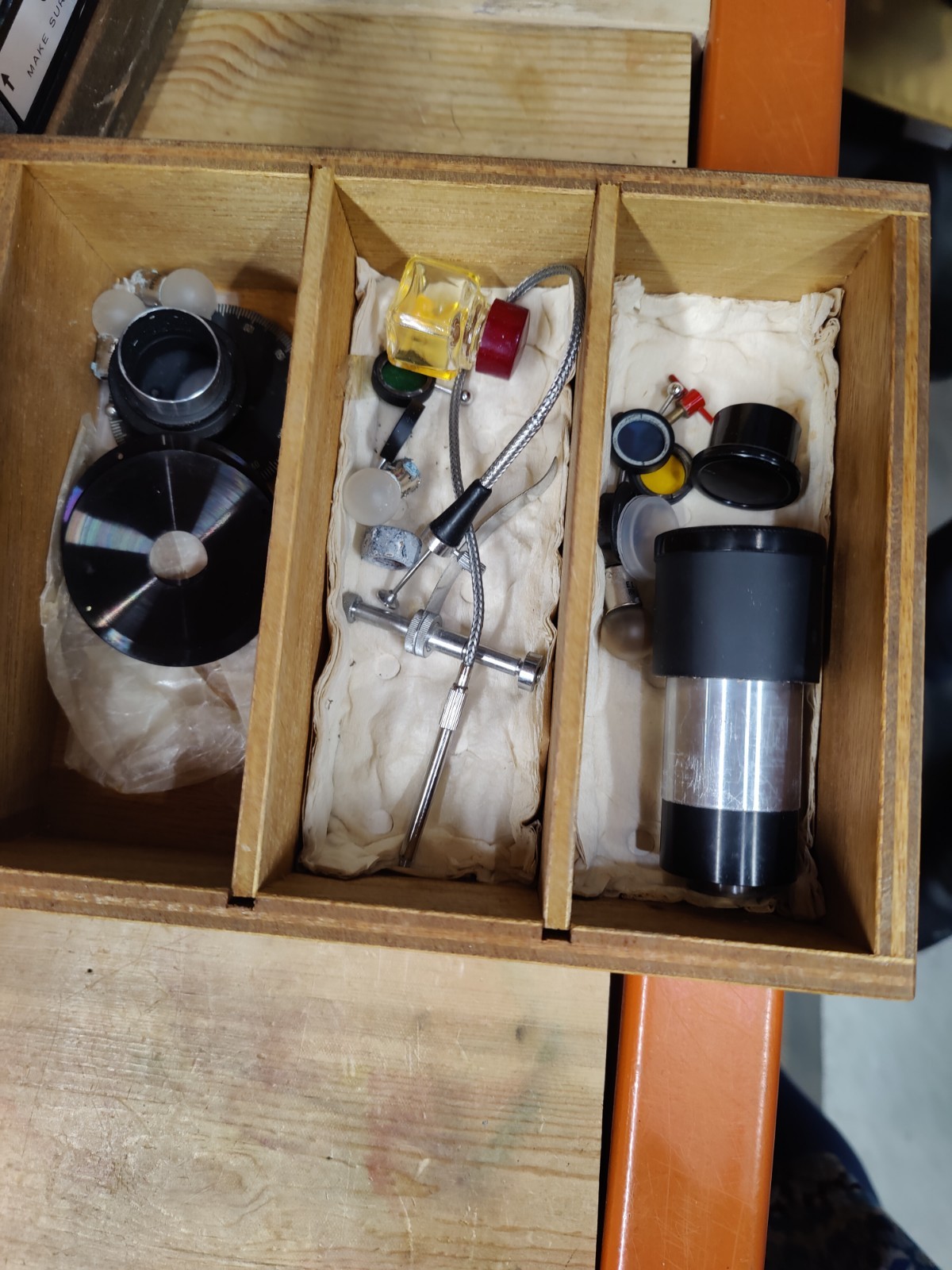 VINTAGE Metallurgical MICROSCOPE IN CASE That Locks With Keys Unitron Polaroid
