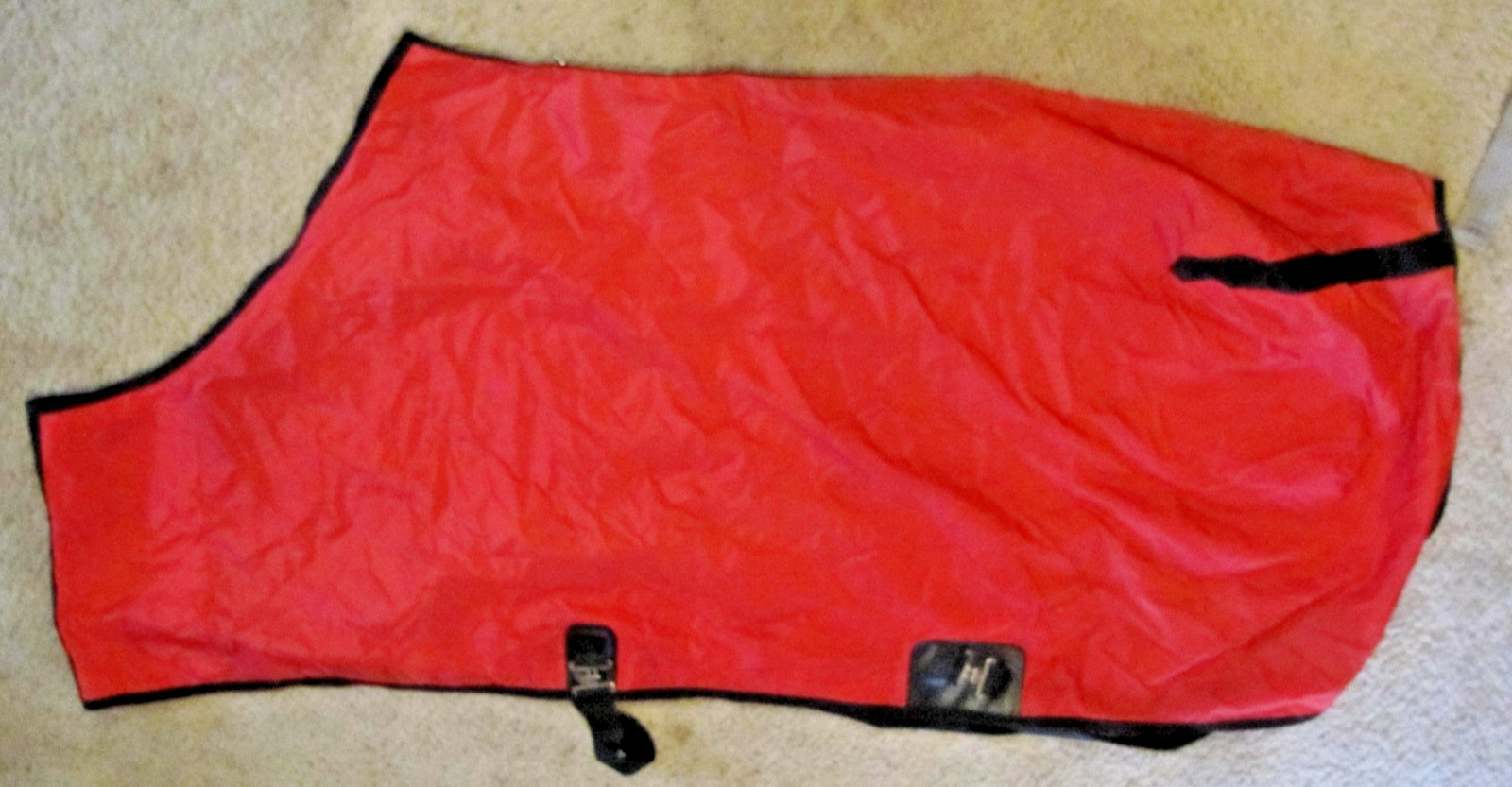 SILVER MESA HORSE BLANKET SHEET 420D NYLON RED SIZE 82 Closed Front