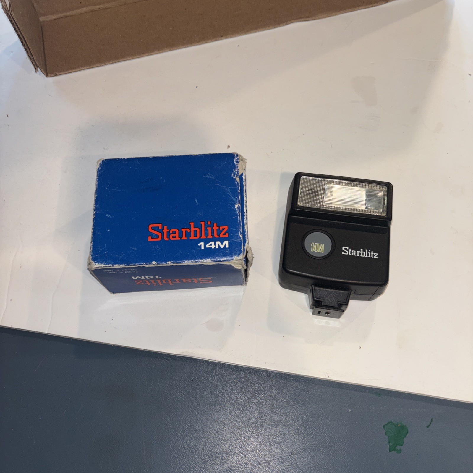 vintage Starblitz 14M compact electronic camera flash unit V1