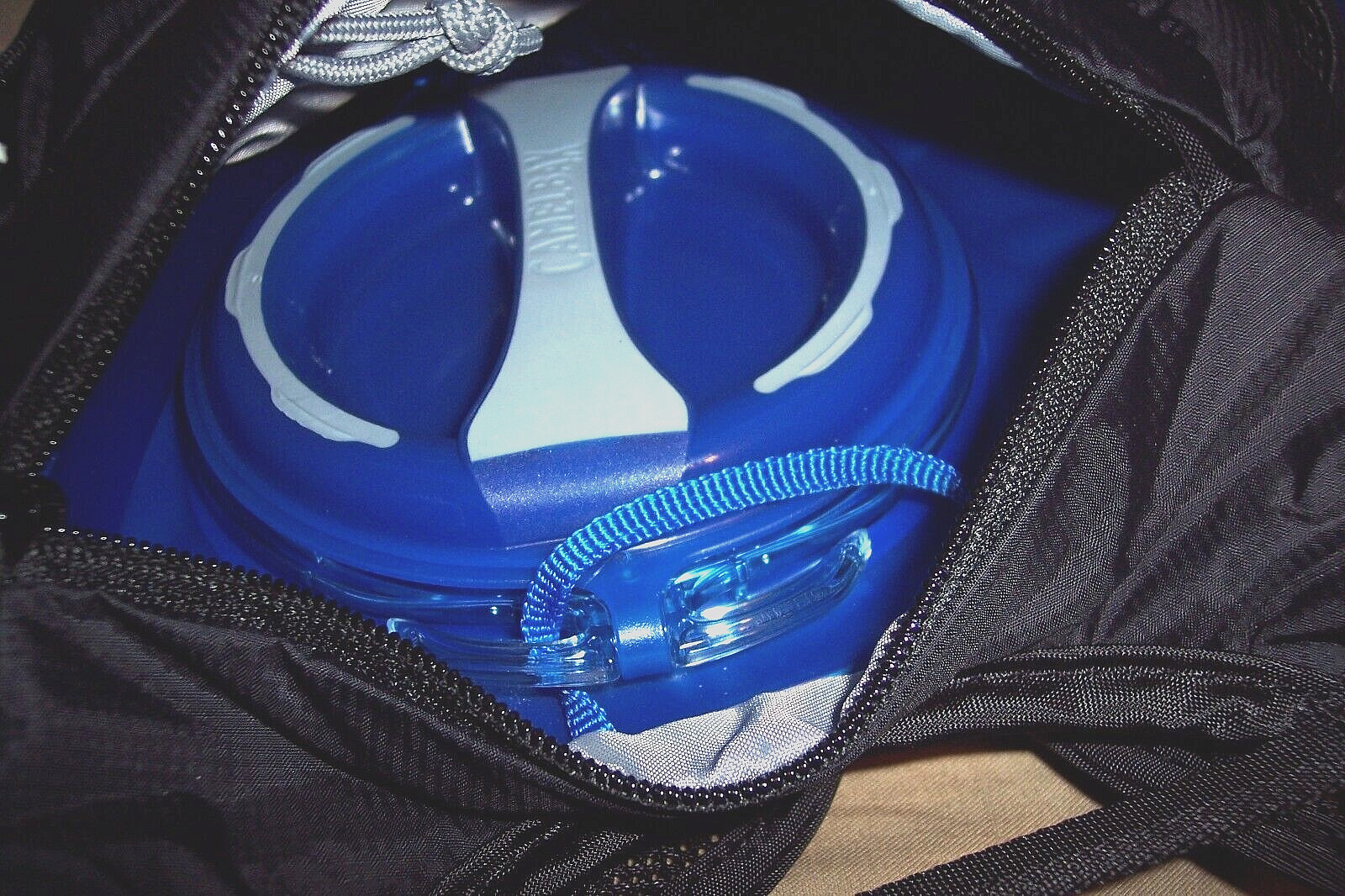 Hydration Pack Camelbak Rogue 2L Light Back Pack Water Canteen Hiking Camel Back