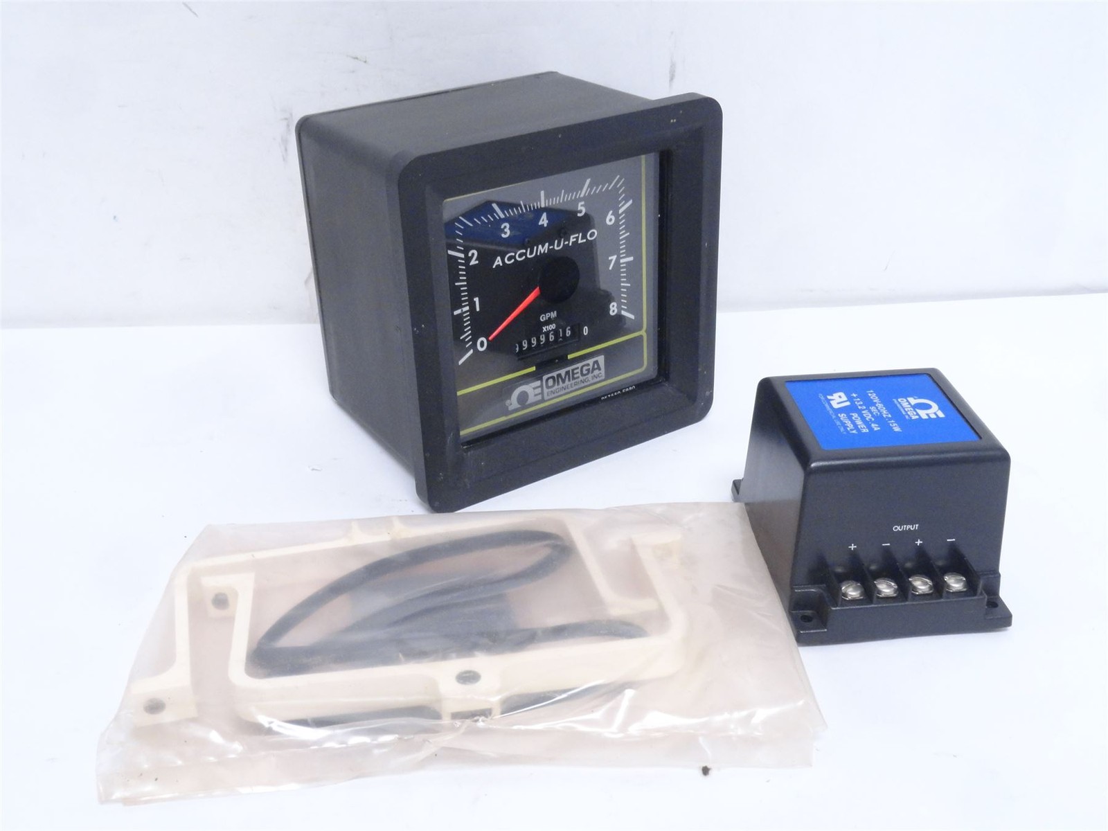 250922 Old-Stock; Omega FPM-523 ACCUM-U-FLO Flowmeter; 0-800GMP; 12VDC