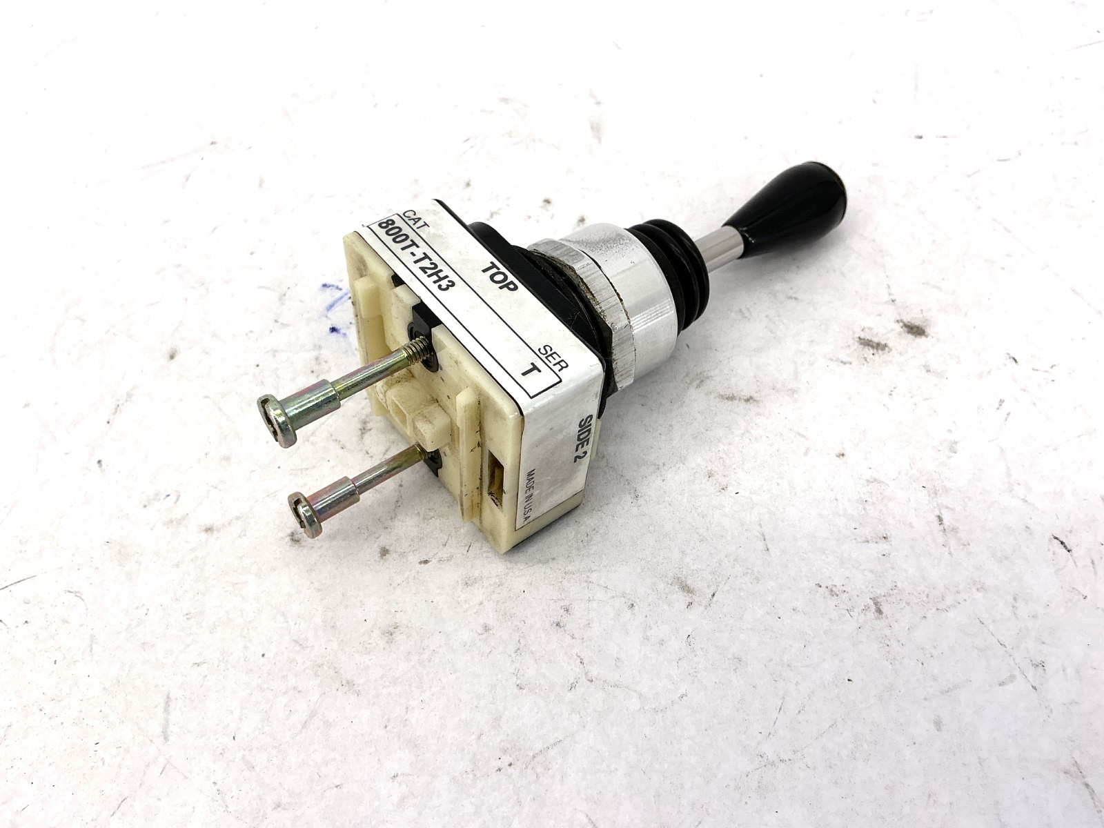 Allen Bradley 800T-T2H3 Ser T Toggle Switch 2-Way Spring Return