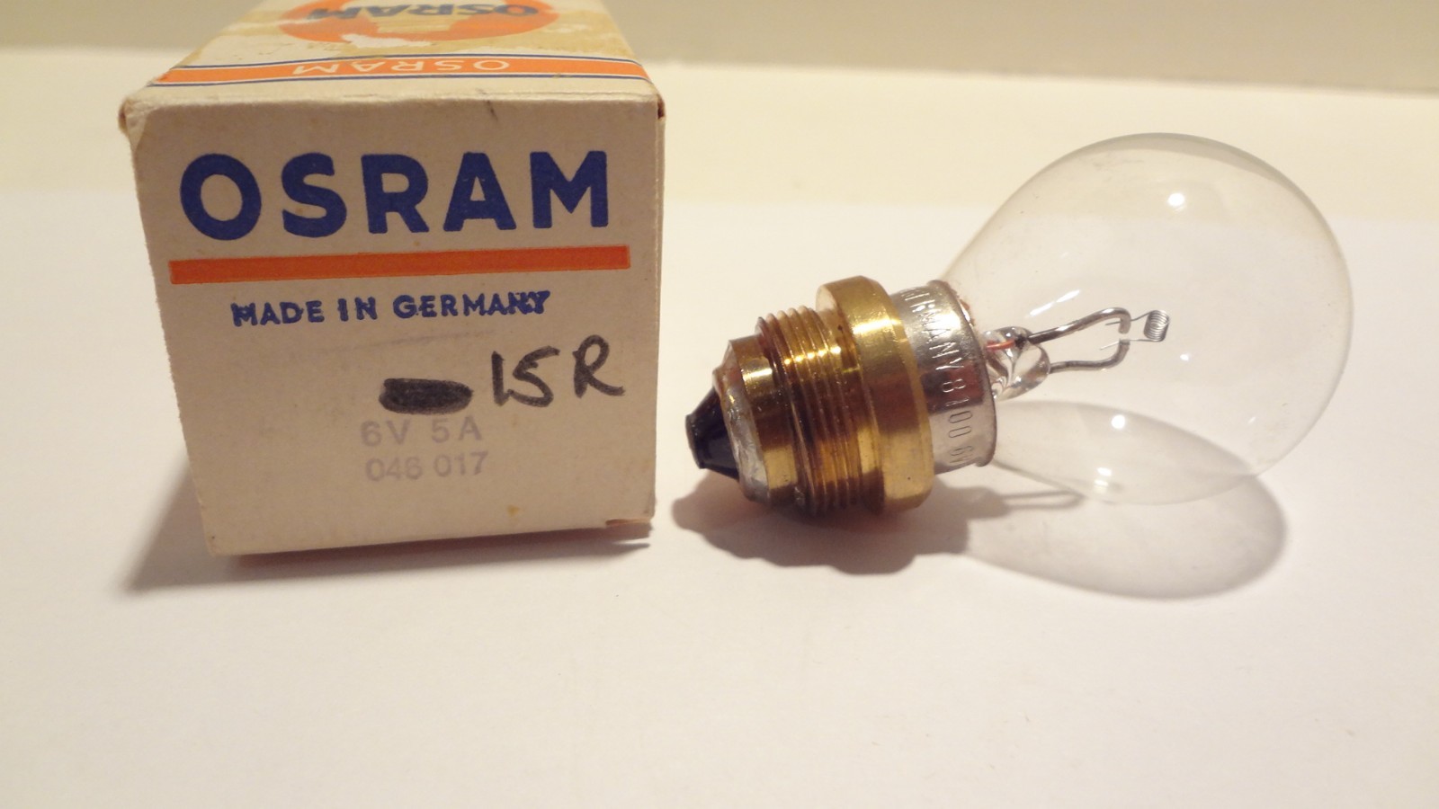 OSRAM BULB #048017 6 VOLT 5 A TREADED BASE (ALSO#OQ-15R)
