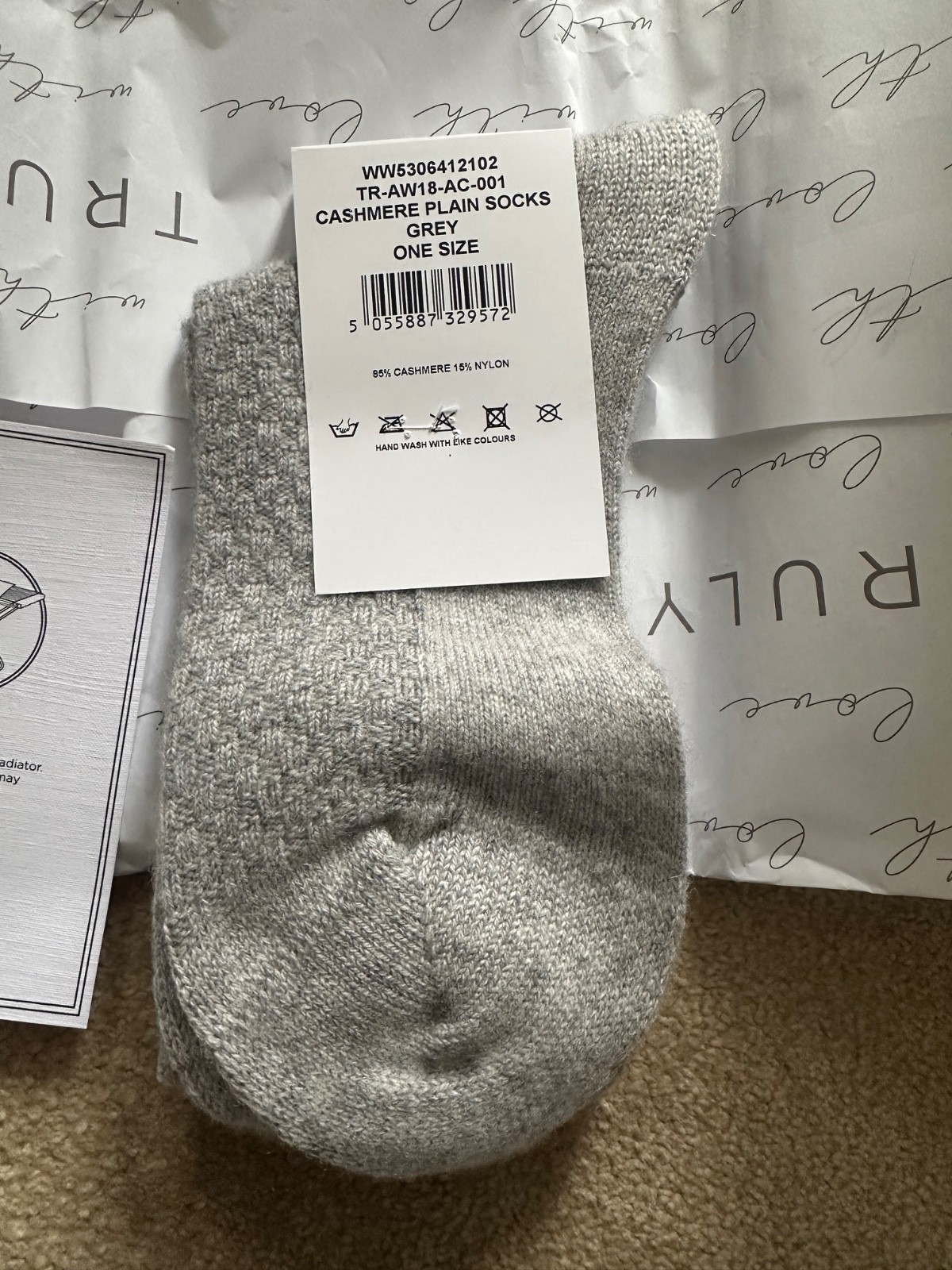 BNWT Truly cashmere grey bedsocks socks (women's, one size)