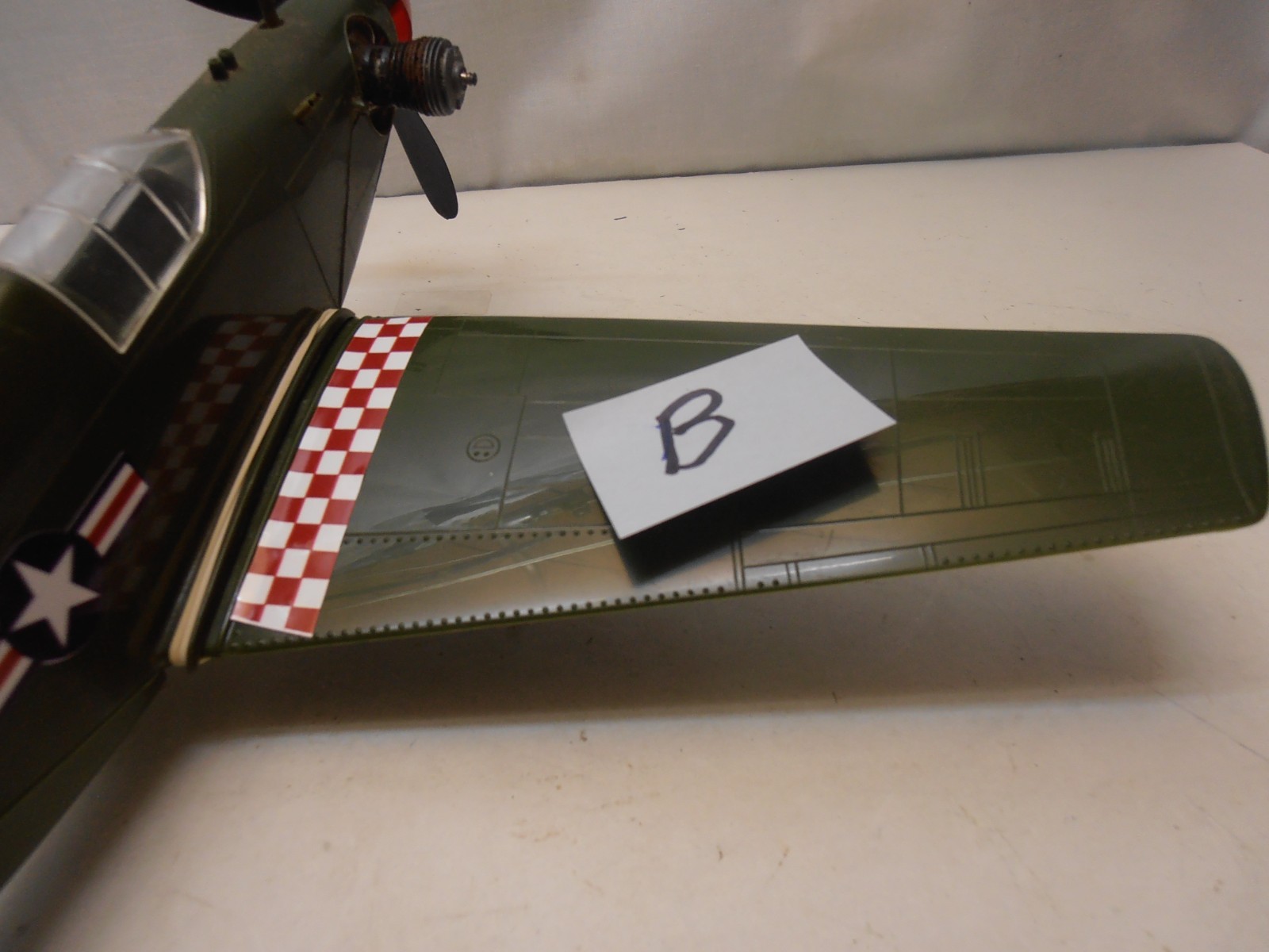 Cox 049 P-51 Avion