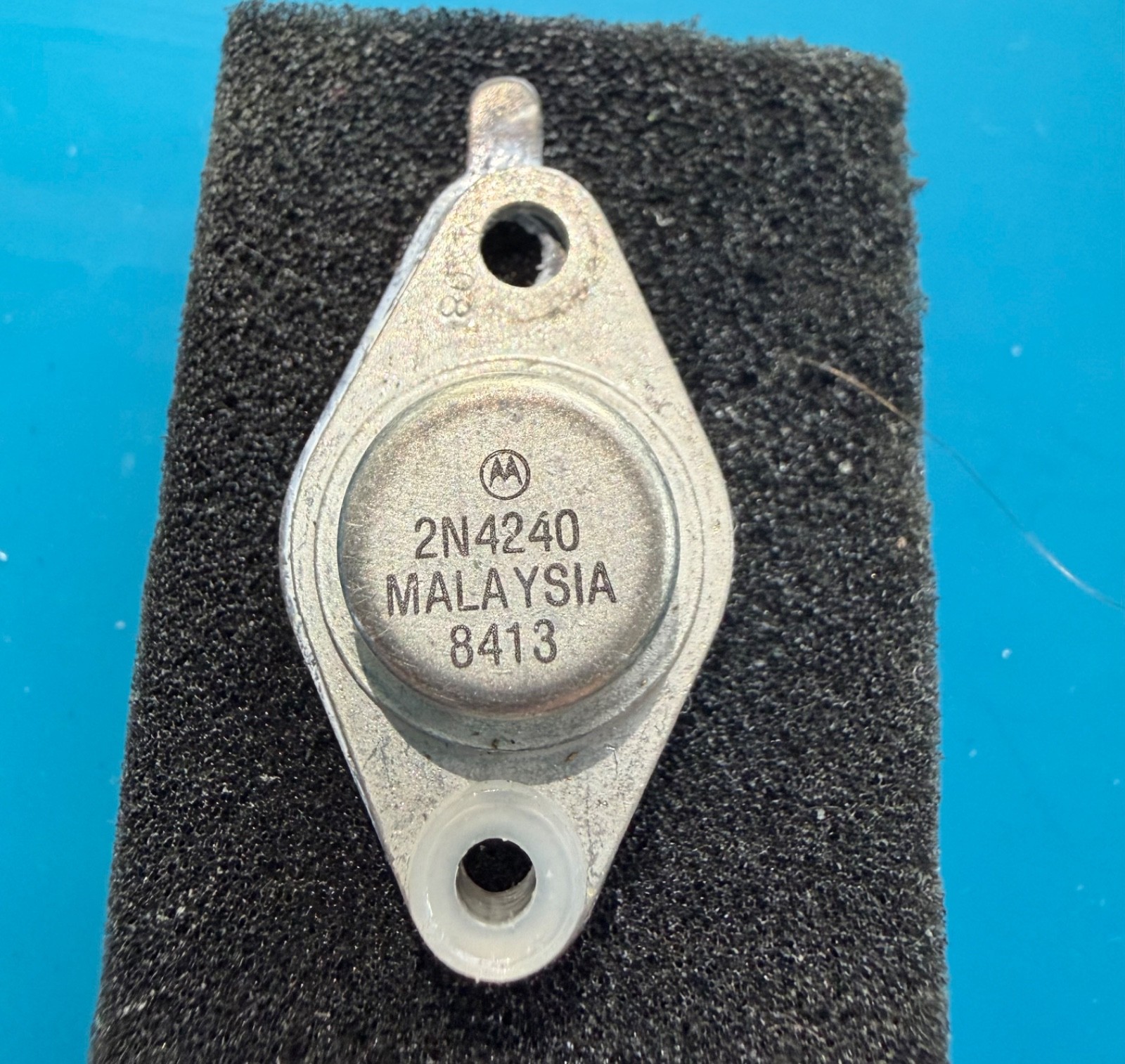 Motorola  2N4240 Integrated Circuit