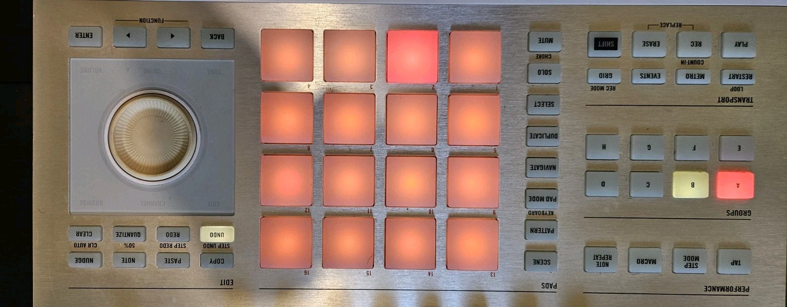 Native Instruments Machine Studio 16 Channel USB Midi Controller Tested and Work