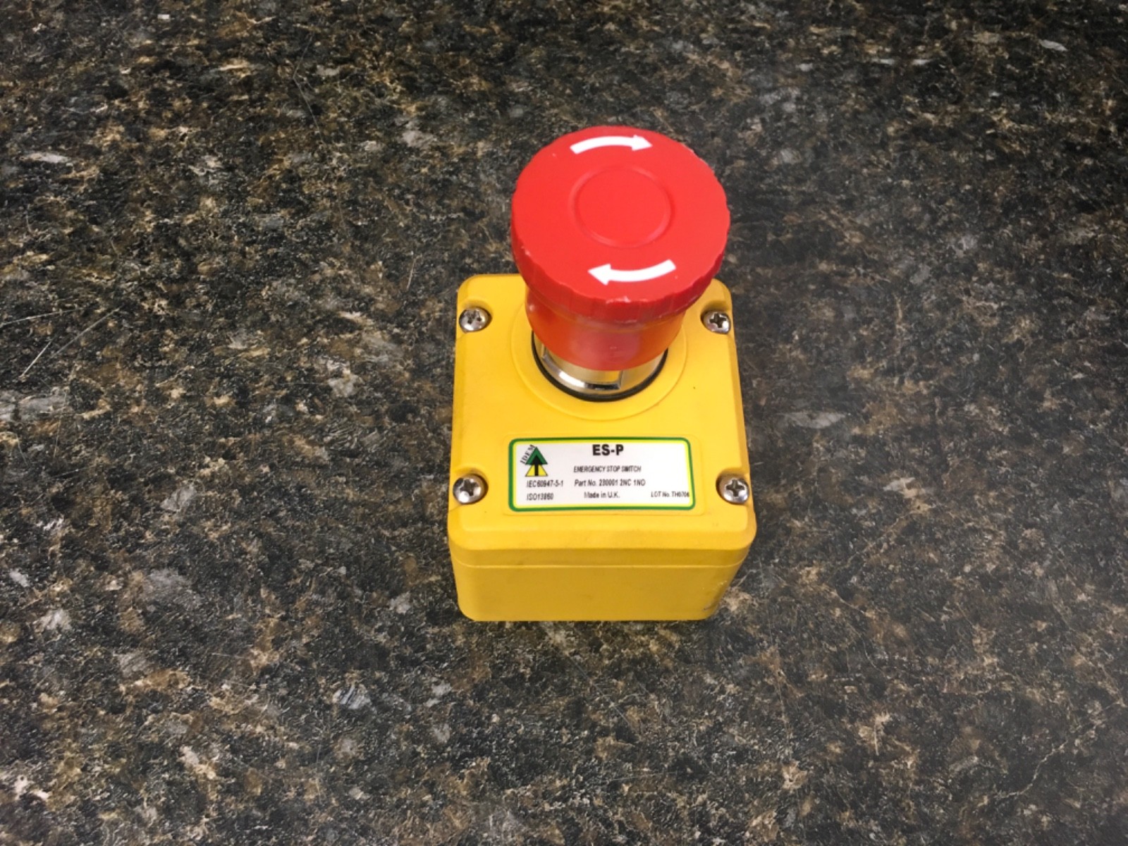 IDEM ES-P-230001 2NC 1NO Emergency Stop Device Twist/Pushbutton Switch