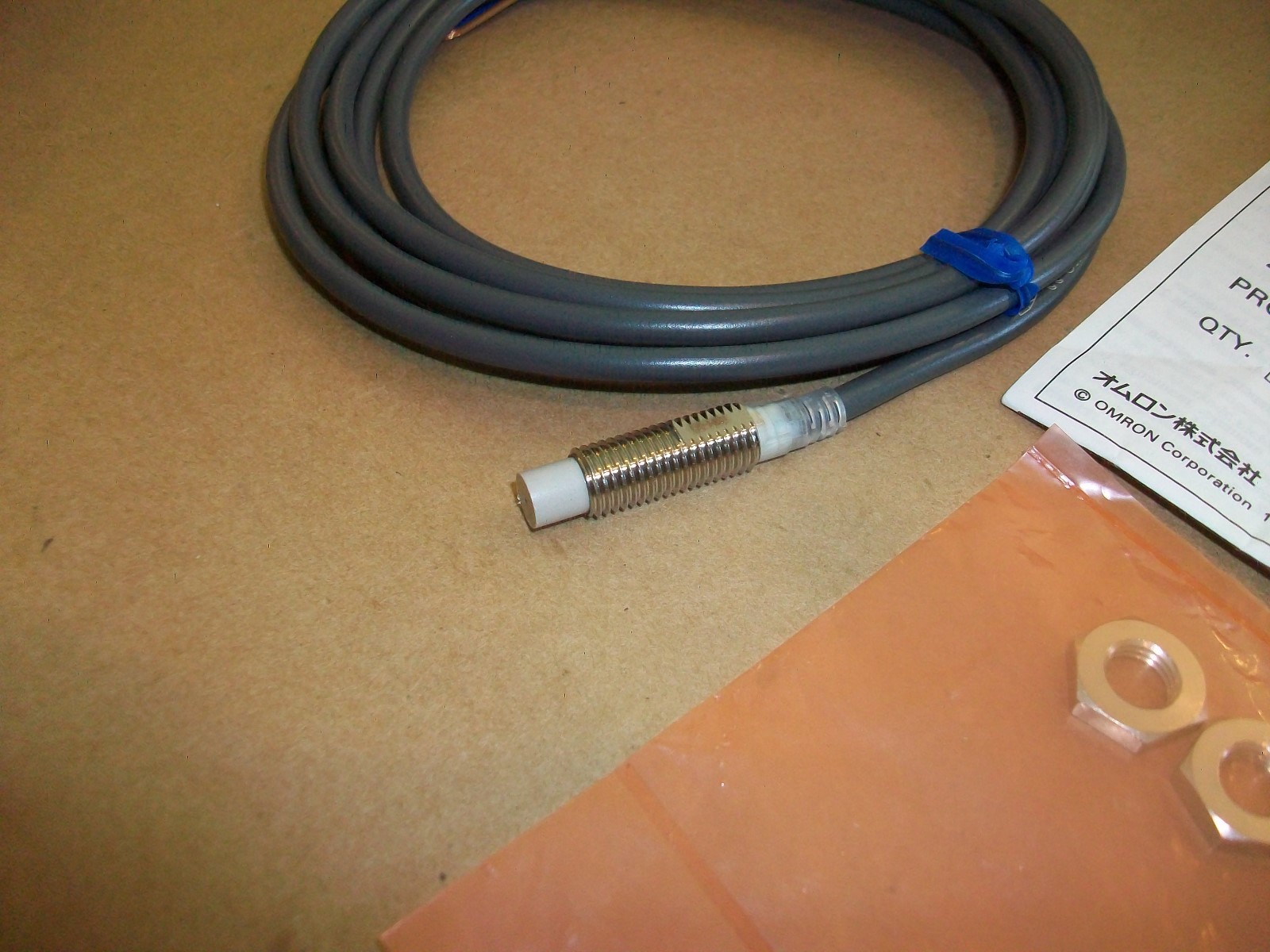 Omron Proximity Sensor E2E0X4MD1 12-24vdc 4mm Sensing NEW