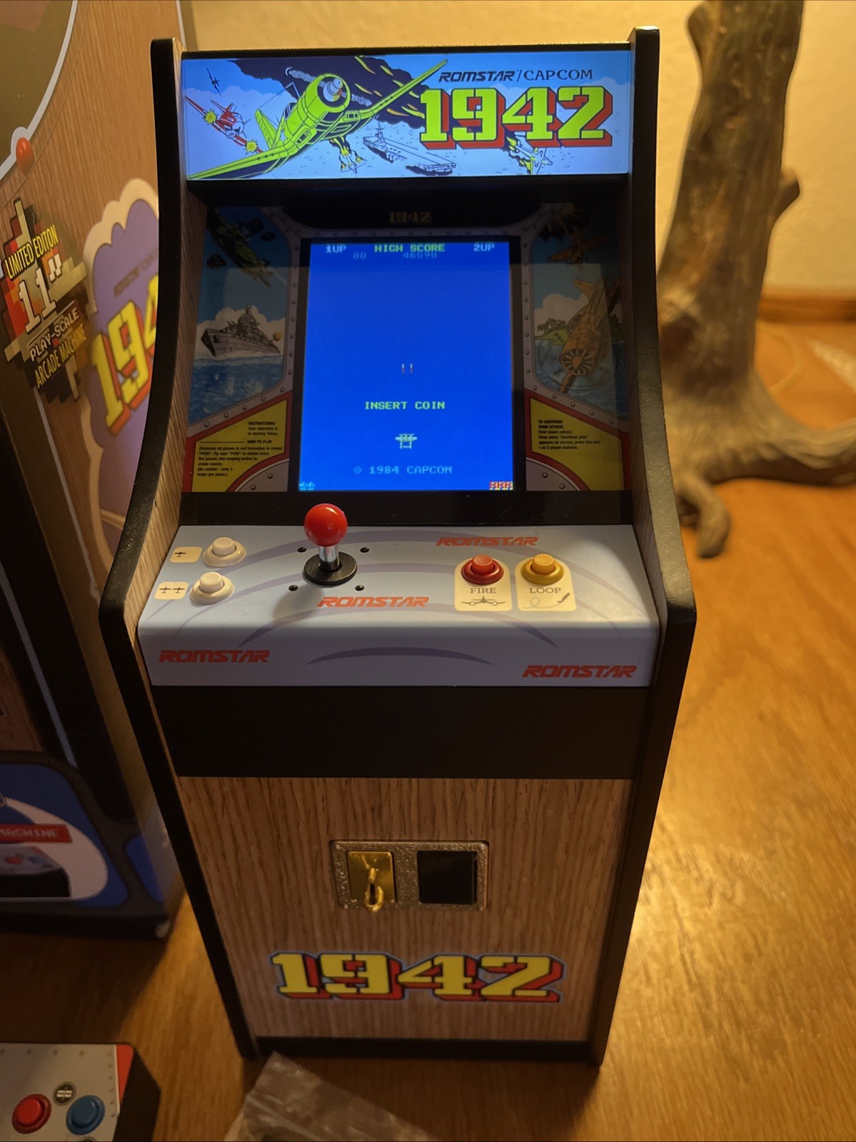 New Wave Toys Replicade 1942 1/6 Scale Mini Arcade Cabinet CAPCOM