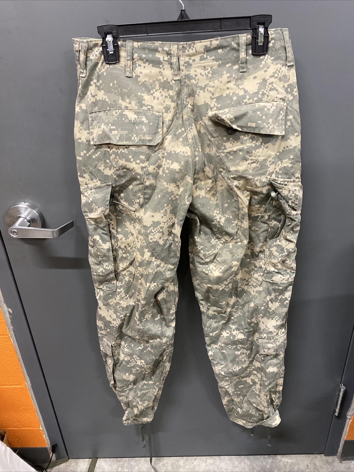 U.S. Army Combat Field Uniform Trousers Size Small-Regular