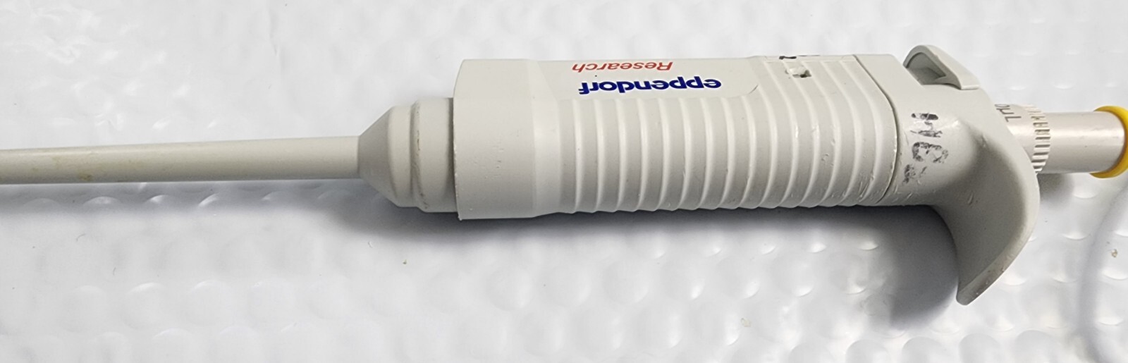 Eppendorf Research® plus Pipette, fixed volume single-channel, volume 100 μL