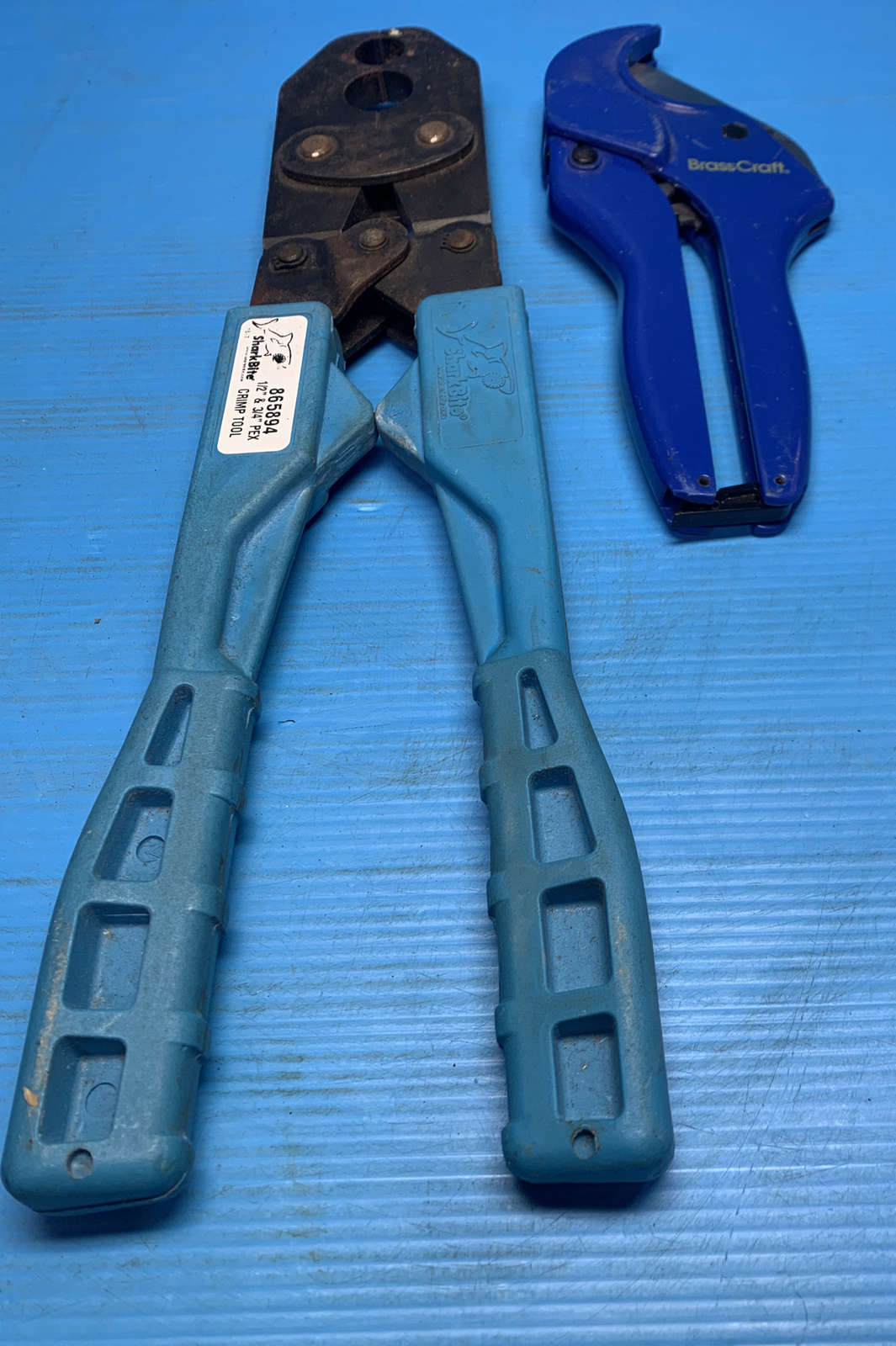SharkBite 865894, 1/2” And 3/4” PEX Crimp Tool & Per Pipe Cutter