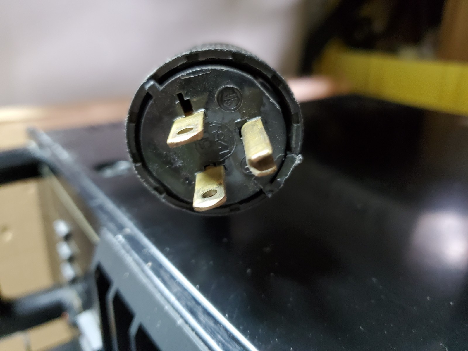 Crown Macro-Tech 2402 Power Amplifier Working Well Big Power Video