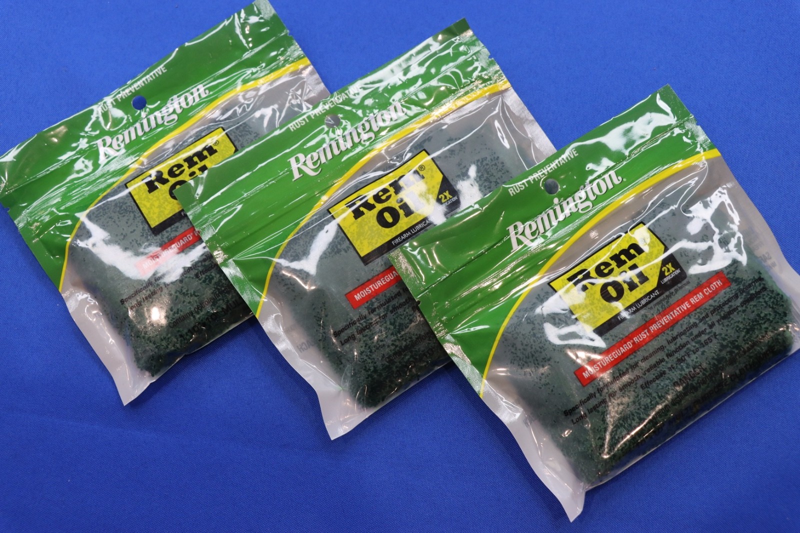 Remington REM-OIL Lot of 3 Moistureguard Rust Preventative Cloth X3 Gun Cleaning