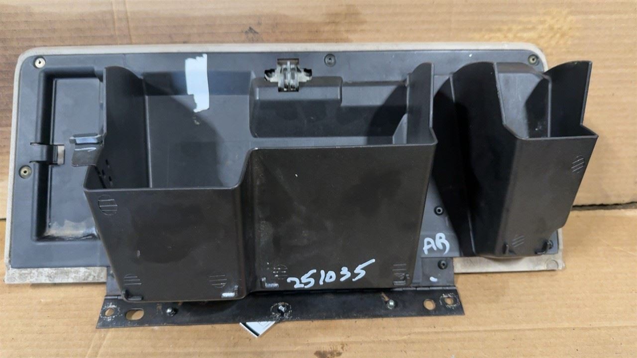 SUBURBN15 2006 Glove Box 18763