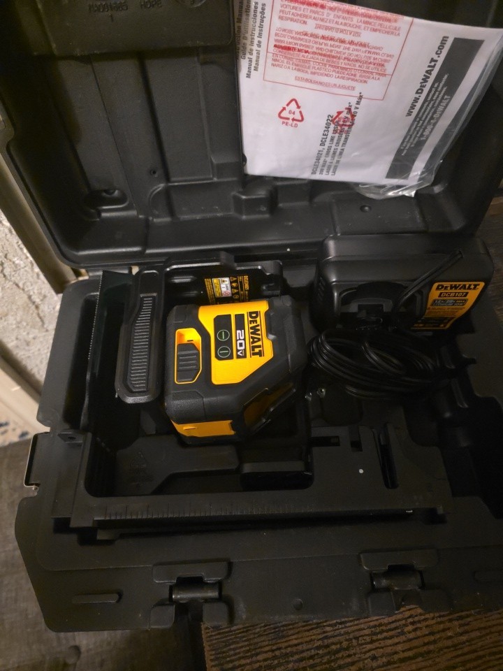 DEWALT DCLE34021 20V Green Cross Line Laser Level – Tool Only