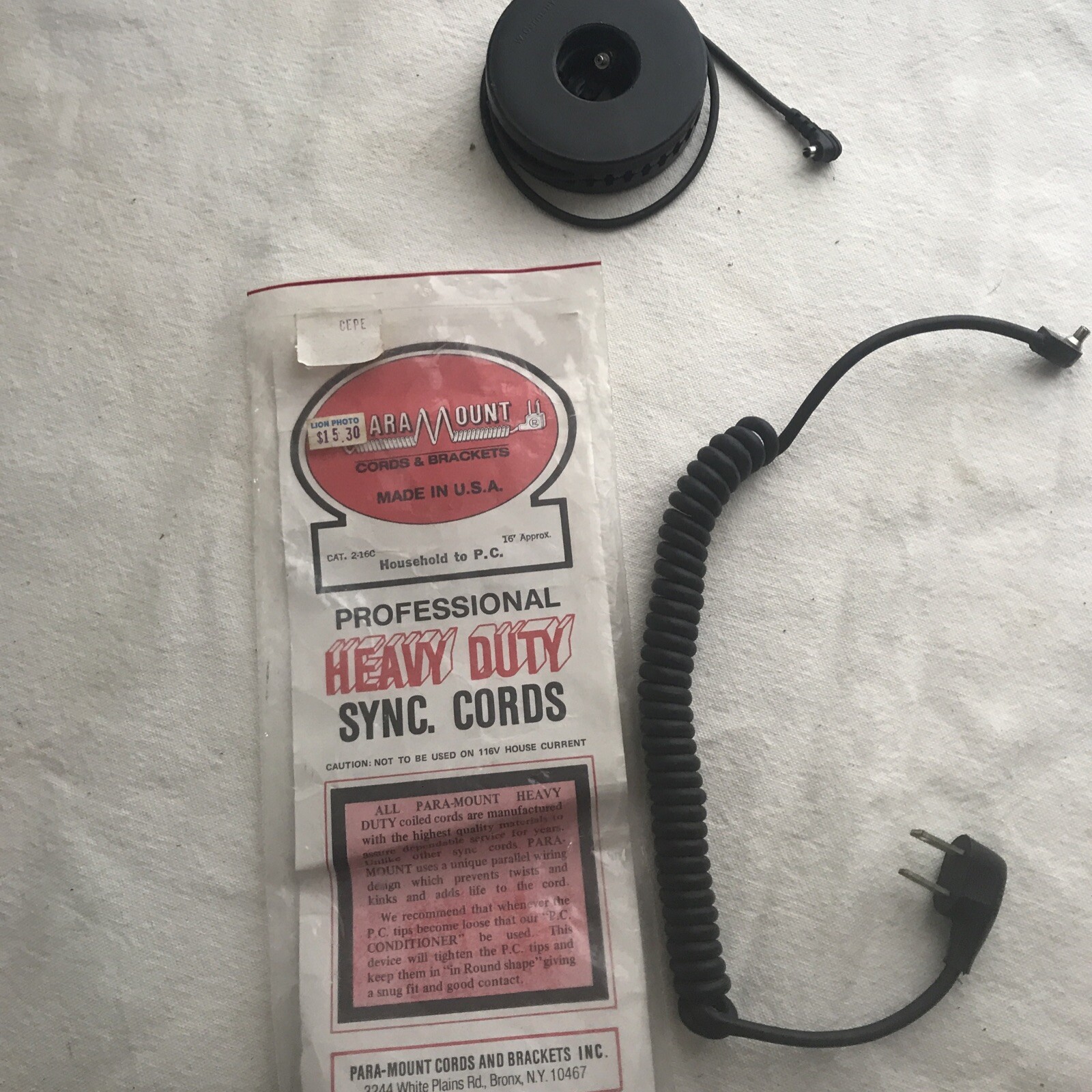 2 vintage Speedotron Sync Cords para-mount Untested