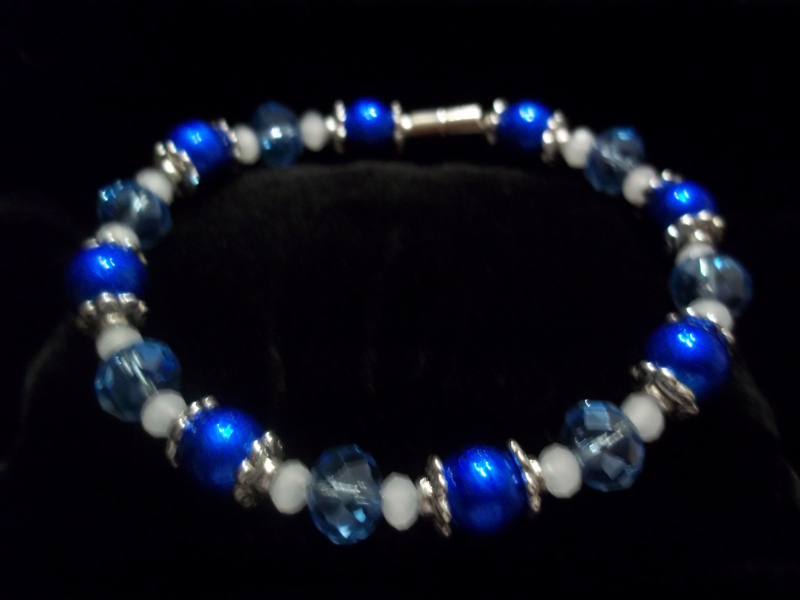 7 1/2 Inch BLUE Glass PEARL & Blue CRYSTAL Bead Bracelet by Quality Jewelry M-07