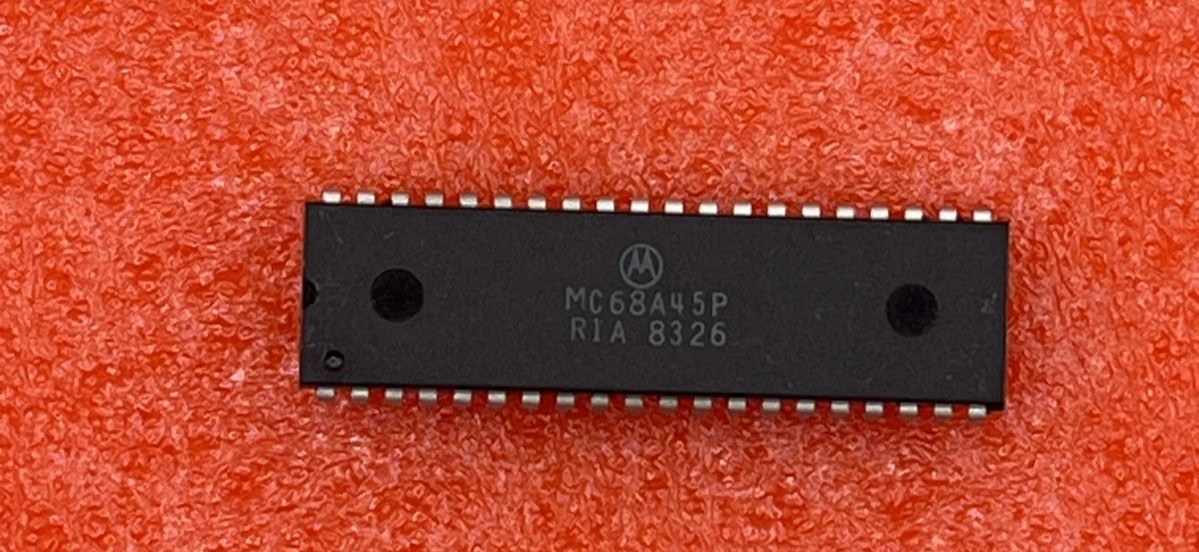 MC68A45P MOTOROLA  Character Display Controller, 80 X 24 Characters PDIP40 - NOS