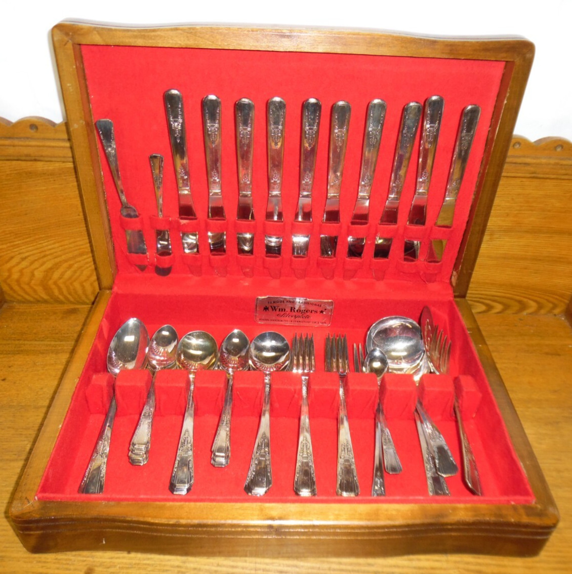 52 Pc Oneida Flatware Set - Debonair 1938