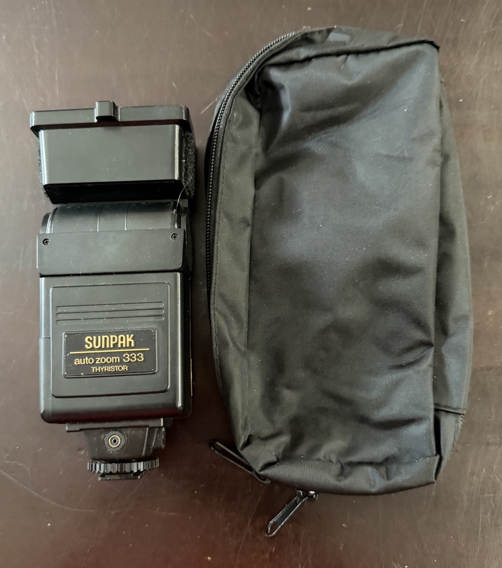 Sunpak 333 Auto Zoom Thyristor Flash Very Good