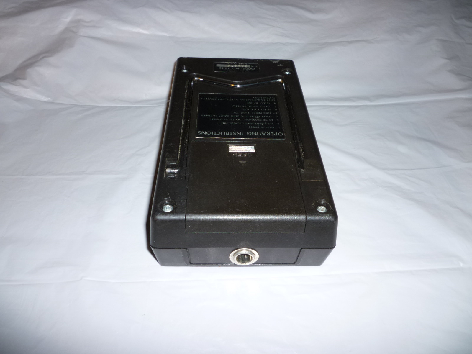 F.W. BELL MODEL 4048 GAUSS/TELSA METER