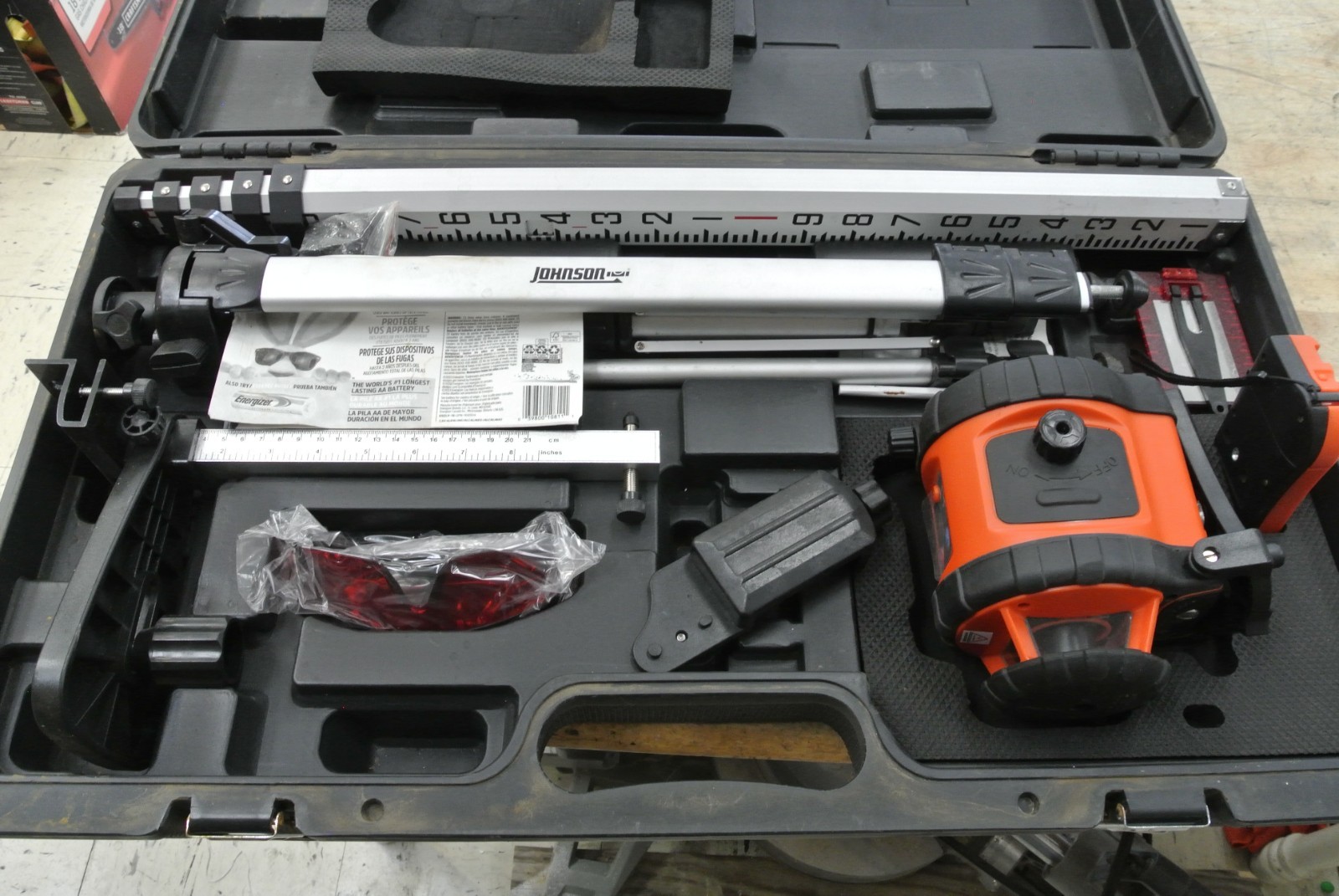 Johnson Laser Level (40-6515) with Case & Attachments