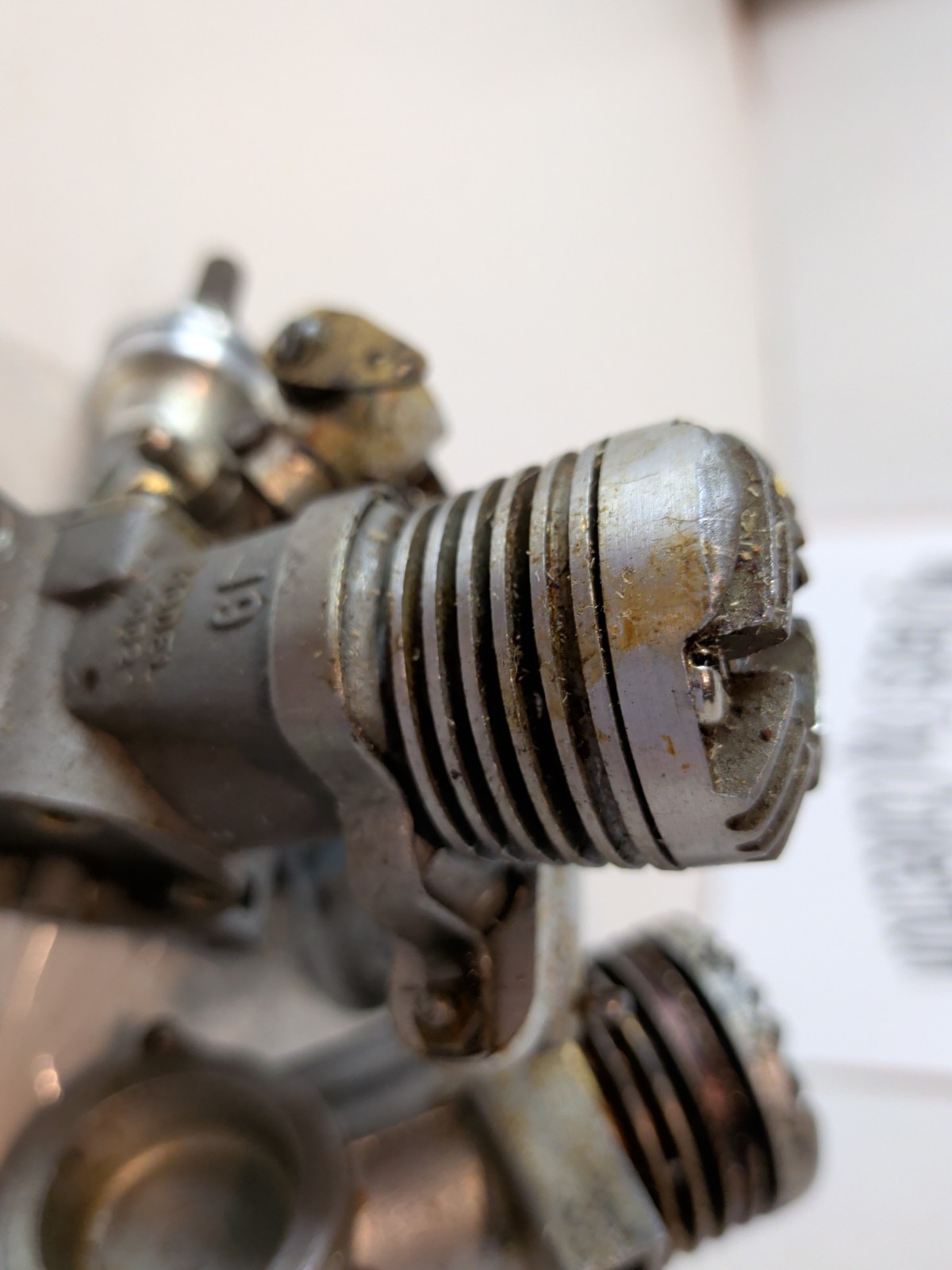 "19" Model Engine Model 4002 Untested Unbranded x2