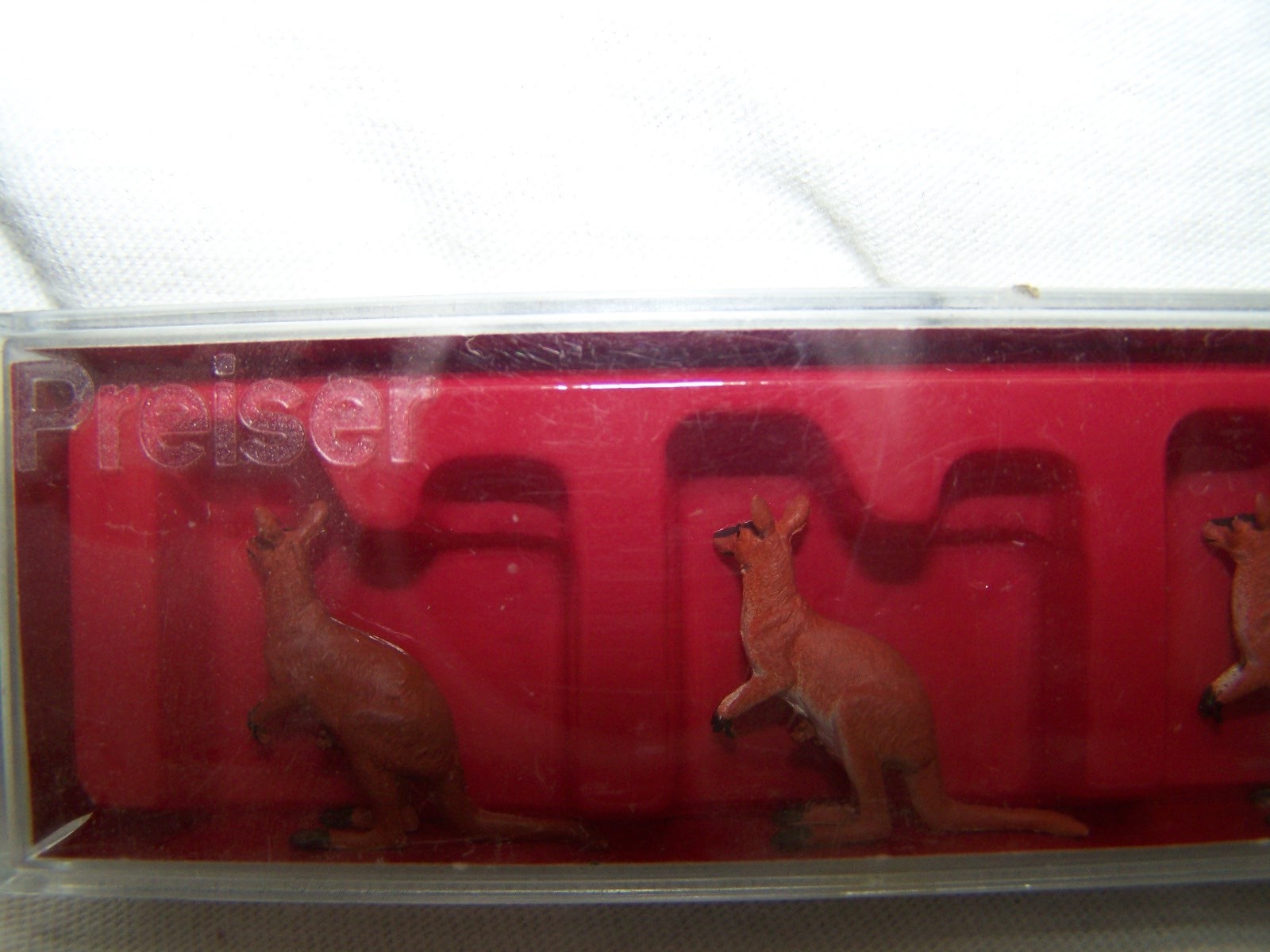 Preiser #20392 HO Scale Kangaroos(Pack of 3)
