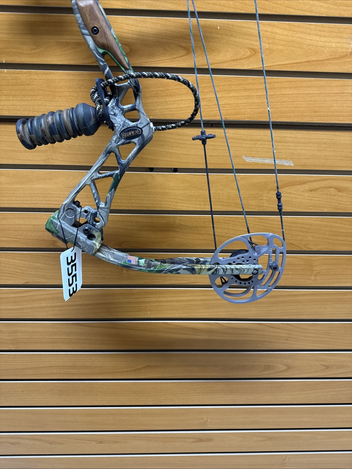 Item 3553 - Redhead Archery Compound Bow - Toxik - RH - 3 Pin Sight