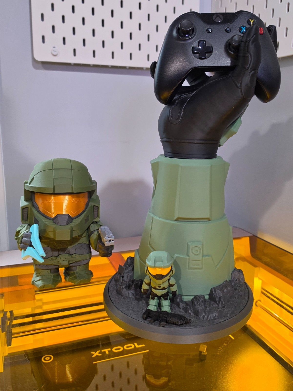 Halo- Master Chief SPARTAN-Ps4/Ps5/ Xbox/Headset Remote  Controller Holder Stand