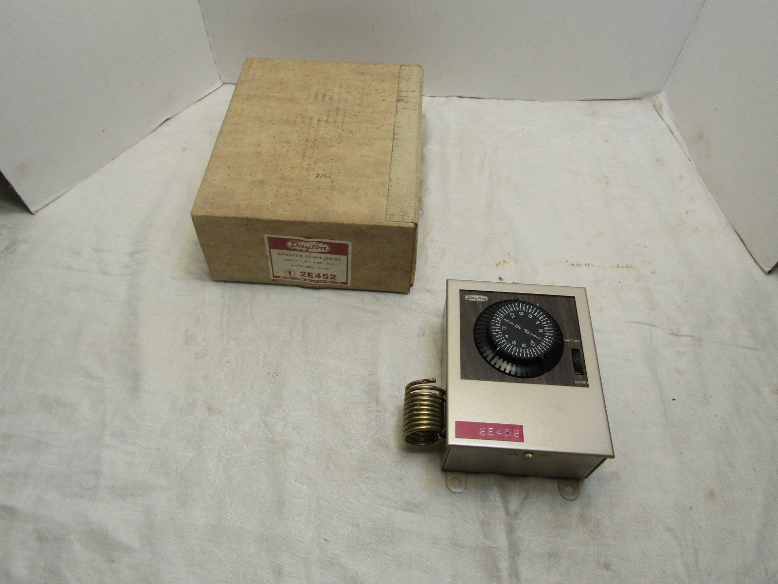 Dayton 2E452 Temperature Set-Back Control Thermostat New in Box FREE SHIPPING