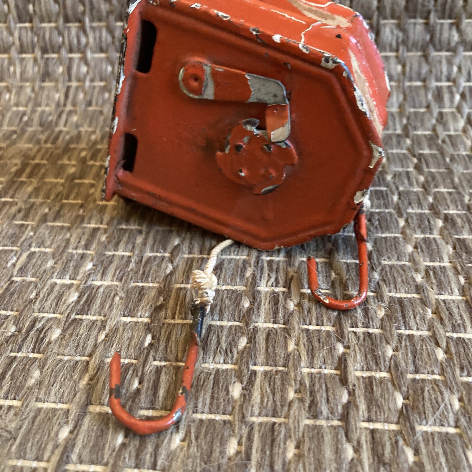 Vintage ACME Orange Painted Metal Clothesline Reel 3”x4”x2” READ