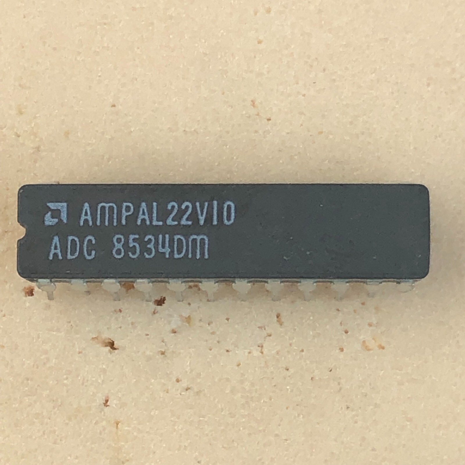 1pc AMD AMPAL22V10ADC PLD DIP24 Ceramic **NOS