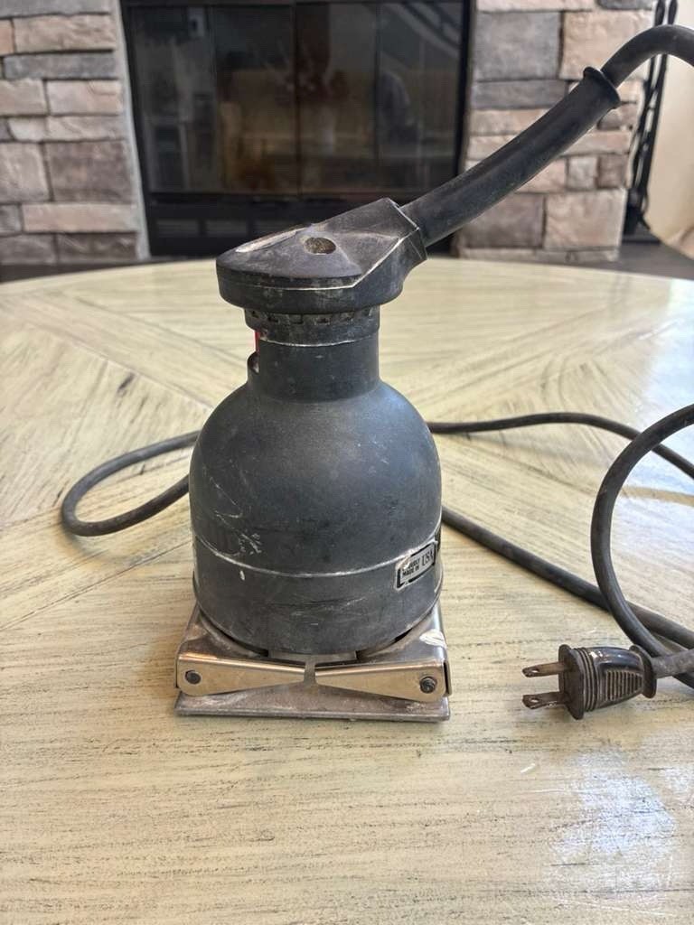 Porter Cable Speed-Bloc Model 330 1.2A Type 2 Sander S/N 2409 Needs Soft Pad
