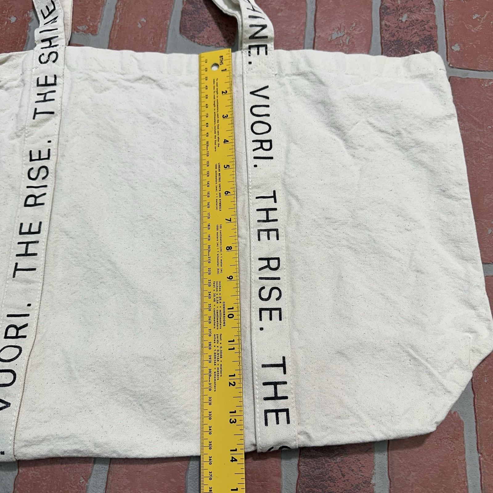 VUORI AUTHENTIC TOTE BAG WHITE BLACK LOGOS HAND HANDLES