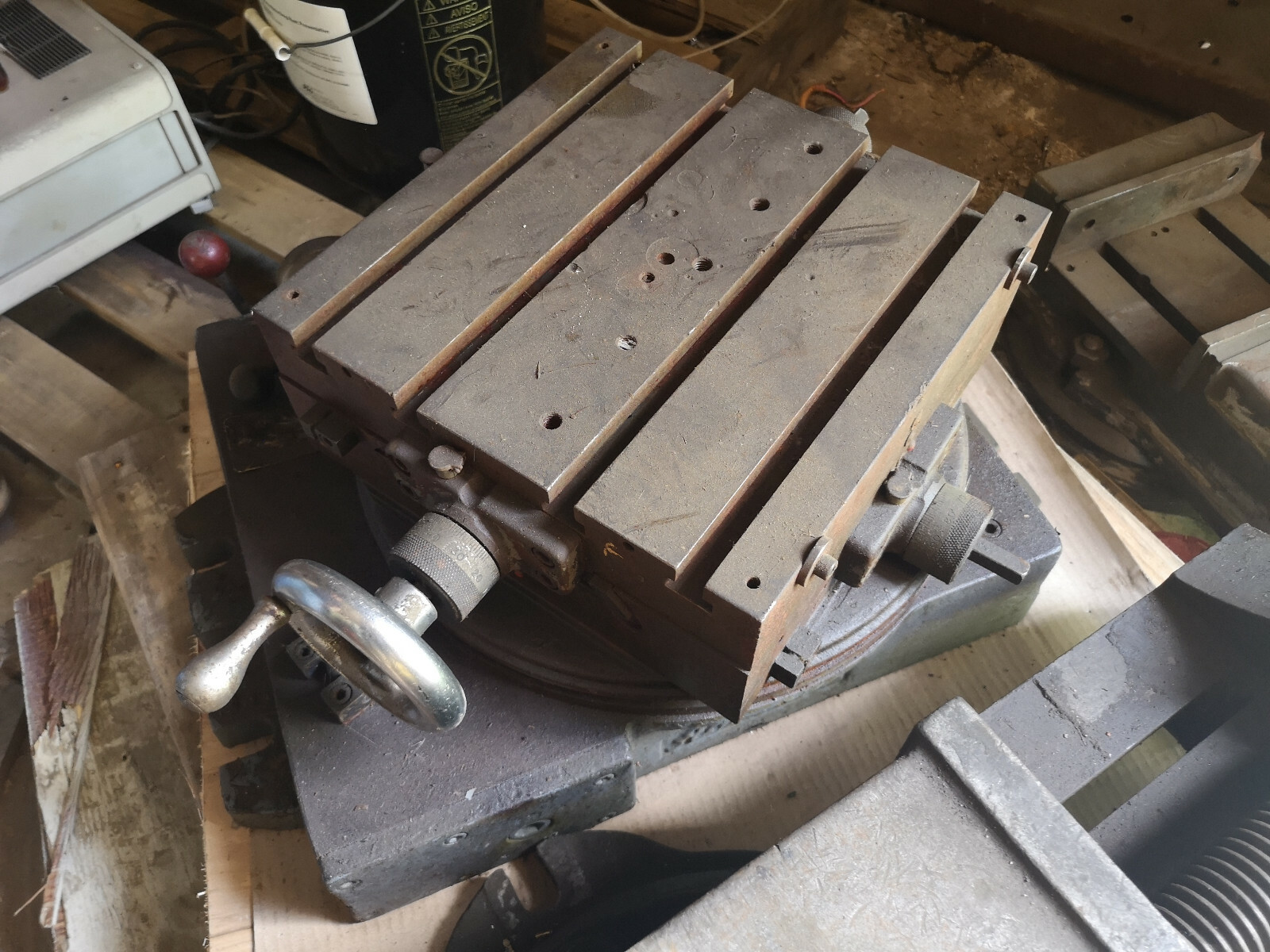 Advance 11x11 crossfeed table rotary so 3 axis table 301
