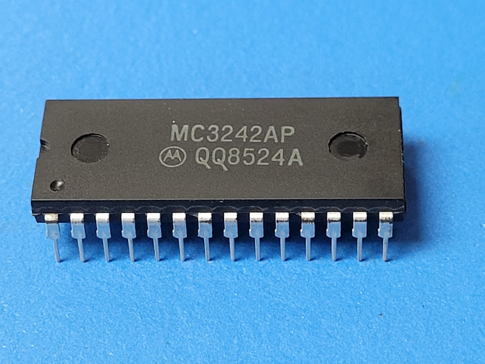 (2 PCS) MC3242AP MOT IC Memory Address Multiplexer 28-Pin DIP