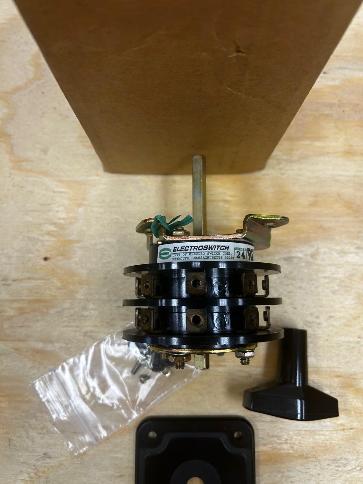 ElectroSwitch 24202B Rotary Knob Switch 8 Position 2 Stack Double