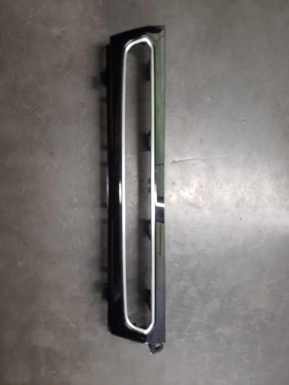 17 18 19 20 21 AUDI Q7 Upper Inner Dash Trim Panel; Black