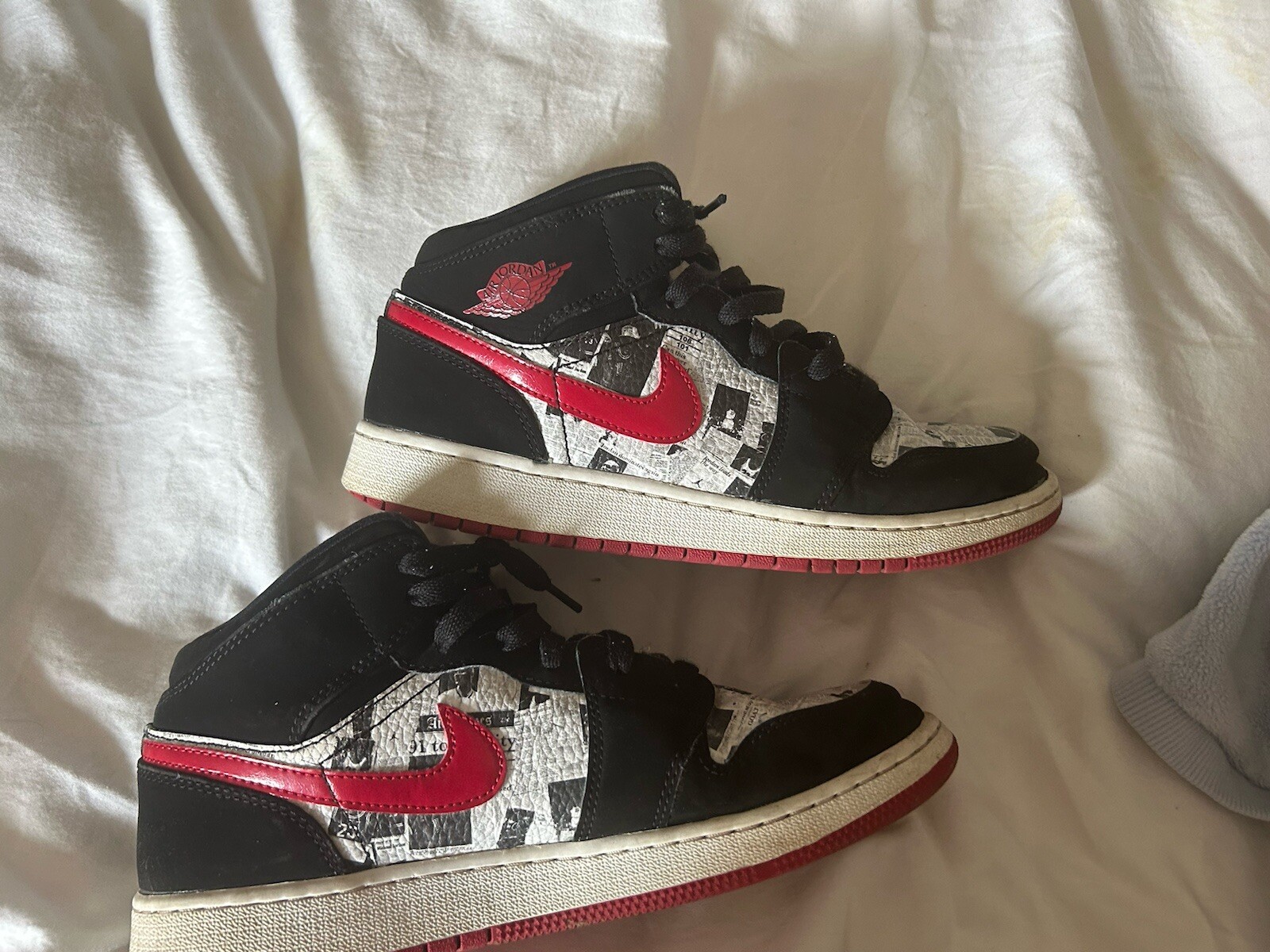 Nike mid SE Newspaper 7Y