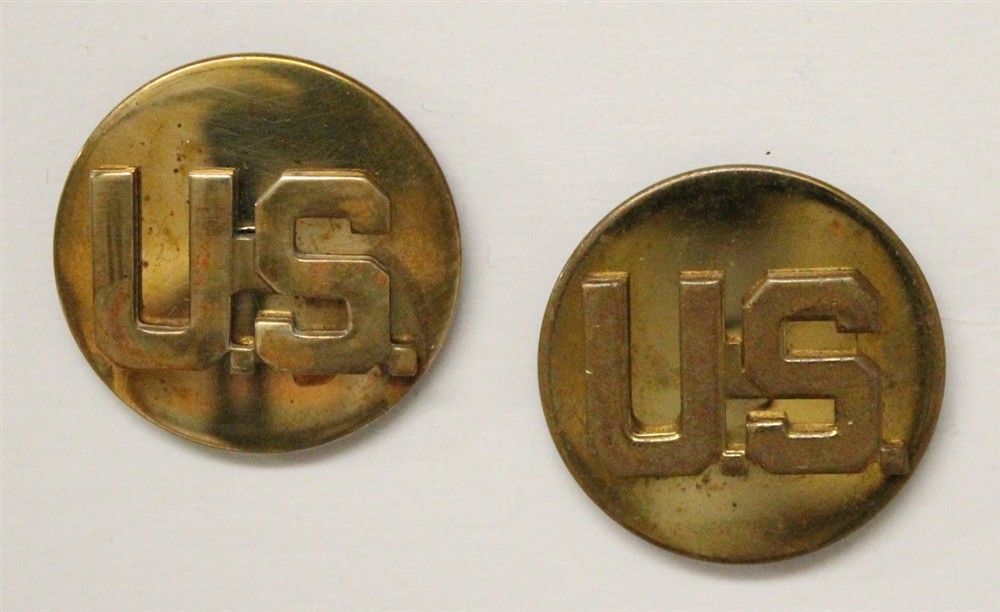 U.S. Army Enlisted Collar Pin pair 7872 - "U.S." - flat, gilt, c/b